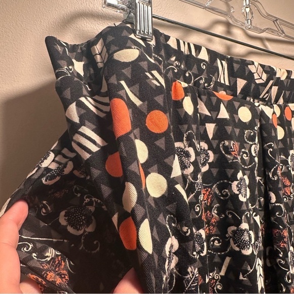 LuLaRoe Madison Pleated Skirt Hidden Pockets Soft Stretch 3XL 24-26 Black Floral - Picture 6 of 16